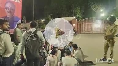 बहराइच: डीएम आवास के पास धरने पर बैठे शिक्षक, बीएसए ने समझा कर किया वापस