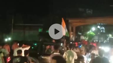 भोलाराम उस्ताद मार्ग पर आरसीबी की जीत का जश्न.
जश्न मना रहे युवाओं को पुलिस ने खदेड़ा.