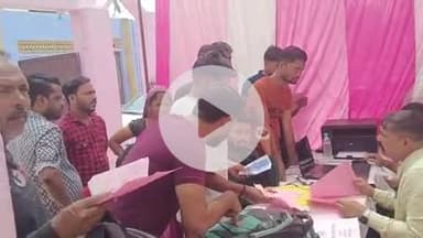 सीतापुर दुर्गापुरवा में हाउस टैक्स और जल टैक्स के बकाया के बिलों को लेकर मोहल्ले वासियों में अफरा तफरी नगर नगरपालिका ने