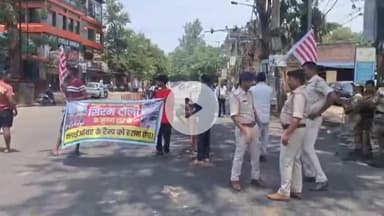 कांके: सिरमटोली चौक को आदिवासी संगठनों ने किया जाम, भारी संख्या में पुलिसकर्मी तैनात