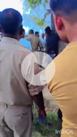 औरैया: कोतवाली क्षेत्र के ग्राम निगड़ा में युवक को पेड़ से बांधकर मारपीट करने का वीडियो सोशल मीडिया पर हुआ वायरल
