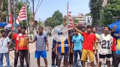 ओरमांझी: मोरहाबादी के पास बंद समर्थकों ने किया सड़क जाम, पुलिस जाम हटाने का प्रयास कर रही है