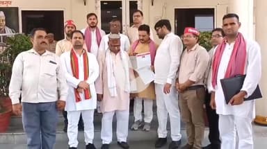 झांसी: जनपद की समस्याओं को लेकर समाजवादी पार्टी ने कलेक्ट्रेट कार्यालय में जिलाधिकारी को सौंपा ज्ञापन