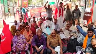 बेगूसराय: भाकपा माले कार्यकर्ताओं ने हड़ताली चौक पर किया धरना-प्रदर्शन, बलात्कारियों की गिरफ्तारी की मांग