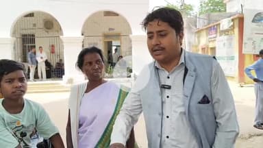 लोहरदगा: सदर अस्पताल में दिव्यांग शिविर का आयोजन, जागरूकता की कमी के कारण एक वर्ष बाद पहुंची आदिवासी महिला