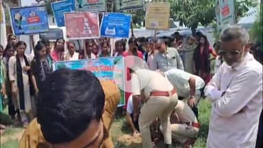 कुटुंबा: महिला महाविद्यालय मुडिला में वृक्षारोपण कार्यक्रम का हुआ आयोजन