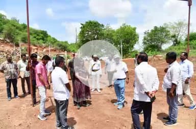 మూసాపేట: మూసాపేట మండలం సంకలమద్ది శివారులో సభా స్థలాన్ని పర్యవేక్షించిన జిల్లా కలెక్టర్ విజయేందిర బోయి