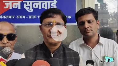 धार: धामनोद: टीआई द्वारा पत्रकार को धमकी देने के मामले में पं.छोटू शास्त्री ने मीडिया से की चर्चा