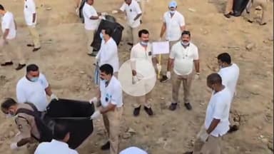 અમદાવાદ શહેર: શહેર પૂર્વ અને પશ્ચિમના હોમગાર્ડસ દ્વારા આજે સાબરમતી નદી સફાઈનું અભિયાન હાથ ધરાયું