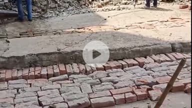 बेतिया: वार्ड 7 में चर्च रोड पर स्थित पुल के एप्रोच का महापौर ने मौके पर ही निर्माण कराया