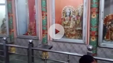 गजरौला की बस्ती में स्थित है प्राचीन मंदिर जहां सुबह शाम होता है भजन कीर्तन,प्रसाद चढ़ाने से होती है मनोकामना पूरी