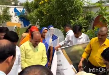 सिंगरौली: 'विश्व पर्यावरण दिवस' पर कलेक्ट्रेट के समीप जुड़वा तालाब किनारे किया गया पौधारोपण, विधायक रामनिवास शाह ने दिलाई शपथ