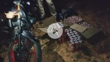 सिंगरौली: शासन पुलिस ने तियरा में भारी मात्रा में देशी-विदेशी शराब जब्त की, कार्रवाई जारी