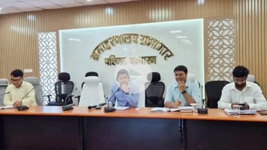 बेतिया: समाहरणालय में जिला निर्वाचन पदाधिकारी की अध्यक्षता में बिहार विधानसभा निर्वाचन 2025 के सफल संचालन हेतु बैठक