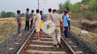 घंसौर: ट्रेन की पटरियों पर मिले 2 युवकों के शव, परिजनों ने लगाया हत्या का आरोप, पुलिस अधीक्षक से जांच की मांग