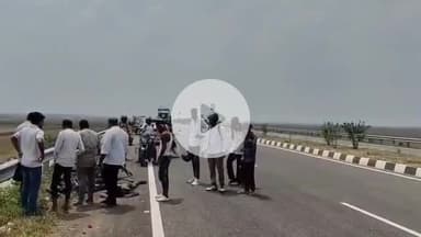 मोकामा: मोकामा के मोर के पास फोरलेन पर बाइक दुर्घटनाग्रस्त, एक की मौत, एक गंभीर रूप से जख्मी