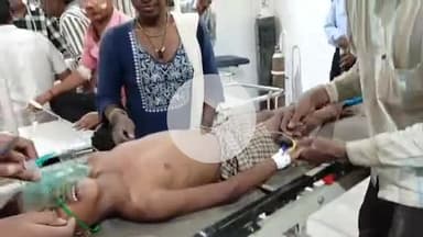 सीतापुर: मोहम्मदी ग्राम पंचायत में नदी में नहाते समय मासूम बच्चा डूबा, हालत बिगड़ने पर जिला अस्पताल में कराया गया भर्ती