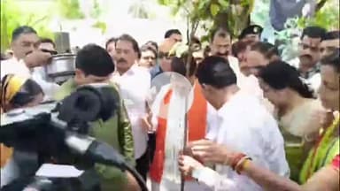 इंदौर: मंत्री कैलाश विजयवर्गीय ने लगाया 'एक पेड़ माँ के नाम', सांसद शंकर लालवानी व महापौर पुष्यमित्र भार्गव ने भी लगाया पौधा