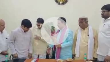 झांसी: भाजपा के जिला उपाध्यक्ष राजकुमार राजपूत ने समाजवादी पार्टी का साथ थामा, सर्किट हाउस में हुई प्रेस वार्ता