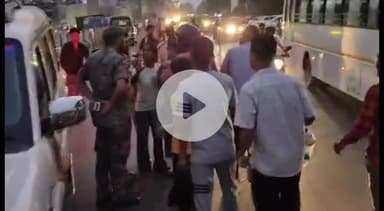 बेगूसराय: बेगूसराय के ट्रैफिक चौक पर मोटरसाइकिल चेकिंग के दौरान पुलिस और जनता में हुई झड़प