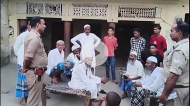 अमरोहा: डिडौली कोतवाली पुलिस ने क्षेत्र के गांवों में बैठक कर बकरा ईद के त्यौहार को शांतिपूर्ण मनाने की अपील की