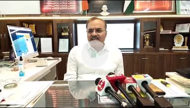 इटावा: सदर इलाके में पर्यावरण दिवस पर डीएम ने कहा- वृक्षारोपण के साथ-साथ उनकी देखभाल भी करनी है