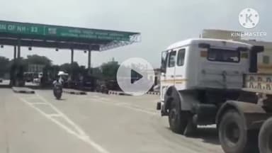 बुंडू: बुंडू टोल प्लाजा पर भारी वाहनों से अवैध वसूली के खिलाफ आजसू पार्टी का हंगामा