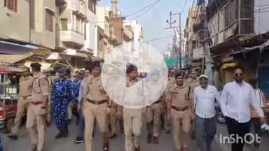 फिरोज़ाबाद: फ़िरोज़ाबाद में बकरीद से पहले DIG का फ्लैग मार्च, सौहार्द बिगाड़ने वालों पर टूटेगा कानून का डंडा