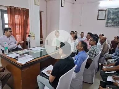 टीकमगढ़: टीकमगढ़ बैंक प्रधान कार्यालय में बैंक अधिकारियों और शाखा प्रबंधकों की समीक्षा बैठक आयोजित, कलेक्टर ने दिए निर्देश