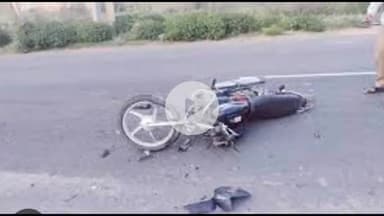 गरौठा: गुरसरांय थाना क्षेत्र में दो बाइकों की आमने-सामने भिड़ंत, महिला घायल, झाँसी रेफर