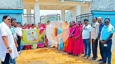 लांजी: लांजी के वीरांगना रानी अवंती बाई मिनी स्टेडियम में 'एक पेड़ माँ के नाम' अभियान के तहत हुआ पौधारोपण, विधायक रहे मौजूद