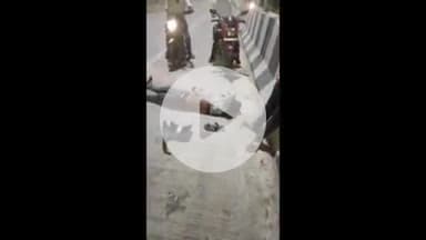 सिराथू: गनपा हाईवे ब्रिज पर तेज रफ्तार बाइक की अज्ञात वाहन से टक्कर, दो लोग घायल, एक की हालत गंभीर