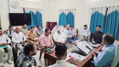 रौन: कोई भी बच्चा टीकाकरण से छूटे नहीं, एसडीएम विजय यादव ने लहार में टीकाकरण अभियान को लेकर बैठक की