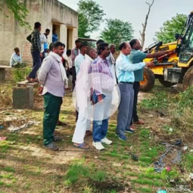 उच्चैन: एकटा में श्मशान भूमि पर अतिक्रमण हटाया गया