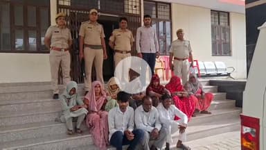 चूरू: रेलवे स्टेशन के पास बोलेरो में संदिग्ध मिली 7 महिलाओं सहित 10 लोगों को कोतवाली पुलिस ने किया गिरफ्तार