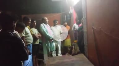 जगदीशपुर: झोला छाप डाक्टर ने दरोगा की पत्नी का गलत सुई दे कर ले लि जान।
जल्द कारवाई होना चाहिए बगैर मान्यता प्राप्त के झोला छाप