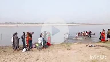 औरैया: शहर के देवकली चौकी के समीप गंगा दशहरा पर श्रद्धालुओं ने यमुना में लगाई डुबकी, जिला प्रशासन ने लगाया कैंप