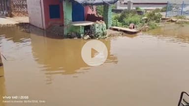 झांसी: पाल कॉलोनी रेलवे क्रॉसिंग के पास सड़क पर हो रहा जलभराव, क्षेत्रवासियों ने DM कार्यालय में दिया ज्ञापन #jansamasya