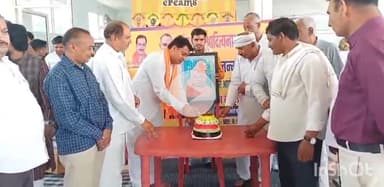 बागपत: मुख्यमंत्री योगी आदित्यनाथ का जन्मदिन धूमधाम से मनाया गया, पौधारोपण कर पर्यावरण संरक्षण का दिया संदेश