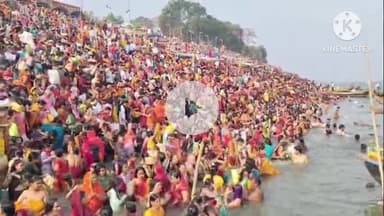 बक्सर: गंगा दशहरा पर रामरेखा घाट पर गंगा स्नान के लिए उमड़ी लाखों श्रद्धालुओं की भीड़, अव्यवस्था रही कायम