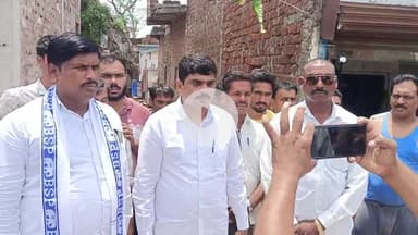 सीहोर जिला के मगरदी गांव में- बलात्कार कर सल्फास खिला दी इसी दौरान मान्य कमलेश दोहरेजी उन के परिवार से मिले अपनी बात रखी