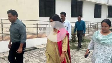 शाहजहांपुर: सीडीओ ने 100 छात्राओं के छात्रावास निर्माण के लिए जीजीआईसी की पुरानी बिल्डिंग की भूमि का निरीक्षण किया, दिए निर्देश