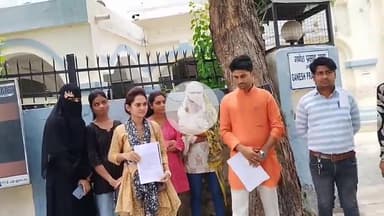 मैनपुरी: स्कॉलरशिप ना मिलने से परेशान छात्रों ने जिला मुख्यालय पहुंचकर एसपी से की शिकायत