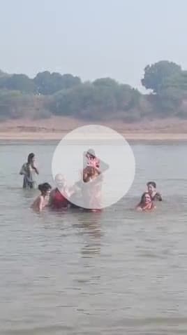 बाबई: माखन नगर के गनेरा गांव में गंगा दशहरा पर चौकाघाट में हजारों भक्तों ने नर्मदा में लगाई डुबकी