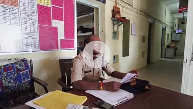 बीना: जनपद पंचायत कार्यालय की बैठक में अधिकारी से अभद्रता और पानी की बोतल फेंकने का मामला, पुलिस ने किया मामला दर्ज