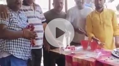 कादीपुर: गंगा दशहरा में जाने वाले श्रद्धालुओं के लिए कादीपुर में संगठनों ने मिलकर प्रसाद, शरबत व ठंडा पानी किया वितरण