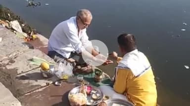 दमोह: गंगा दशहरा पर फुटेरा तालाब संरक्षण समिति ने फुटेरा तालाब में किया गंगा आरती का आयोजन