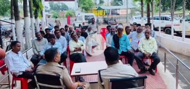 स्लीमनाबाद: स्लीमनाबाद थाना परिसर में बकरीद पर्व को लेकर शांति समिति की बैठक आयोजित