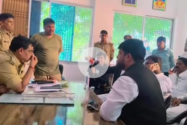 राजातालाब: वाराणसी के जंसा में जमीनी विवाद के दौरान दो पक्षों में मारपीट, बीच-बचाव करने गए दारोगा की फाड़ी वर्दी