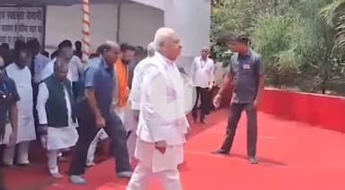 पटना ग्रामीण: संपूर्ण क्रांति दिवस पर पटना में CM नीतीश कुमार ने लोकनायक जयप्रकाश नारायण की प्रतिमा पर श्रद्धांजलि अर्पित की